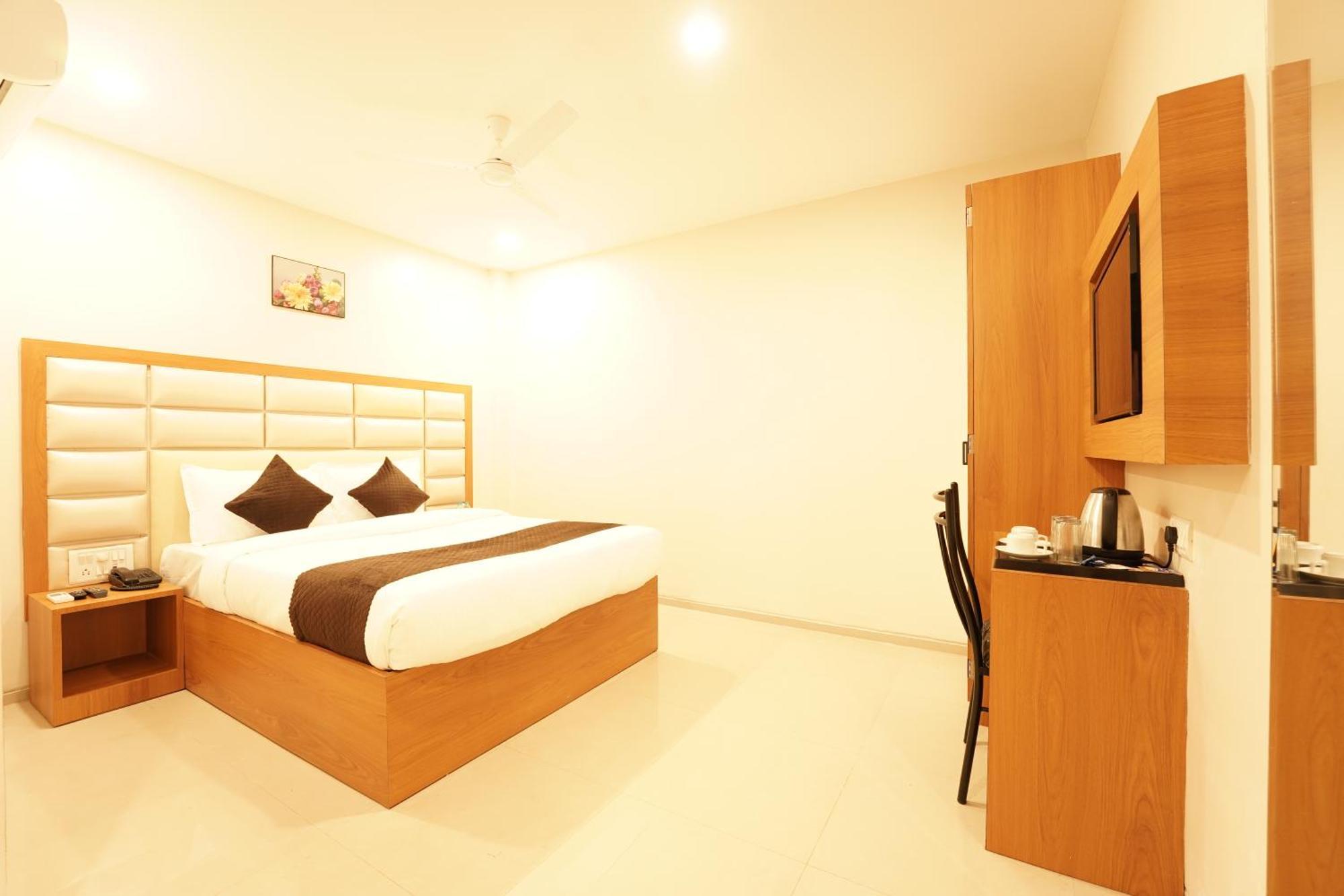 Metropolis Business Hotel Панаджи Экстерьер фото