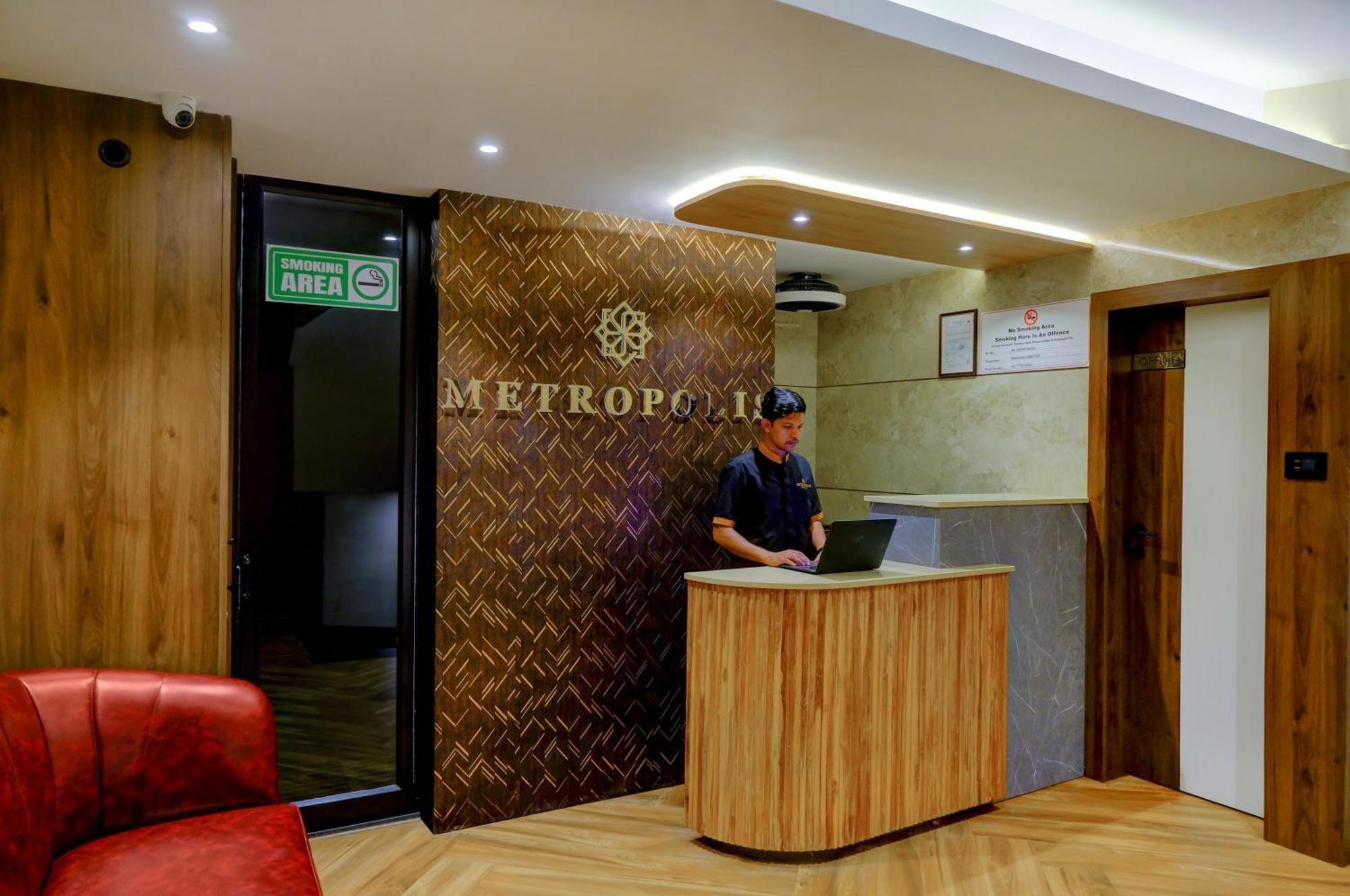 Metropolis Business Hotel Панаджи Экстерьер фото