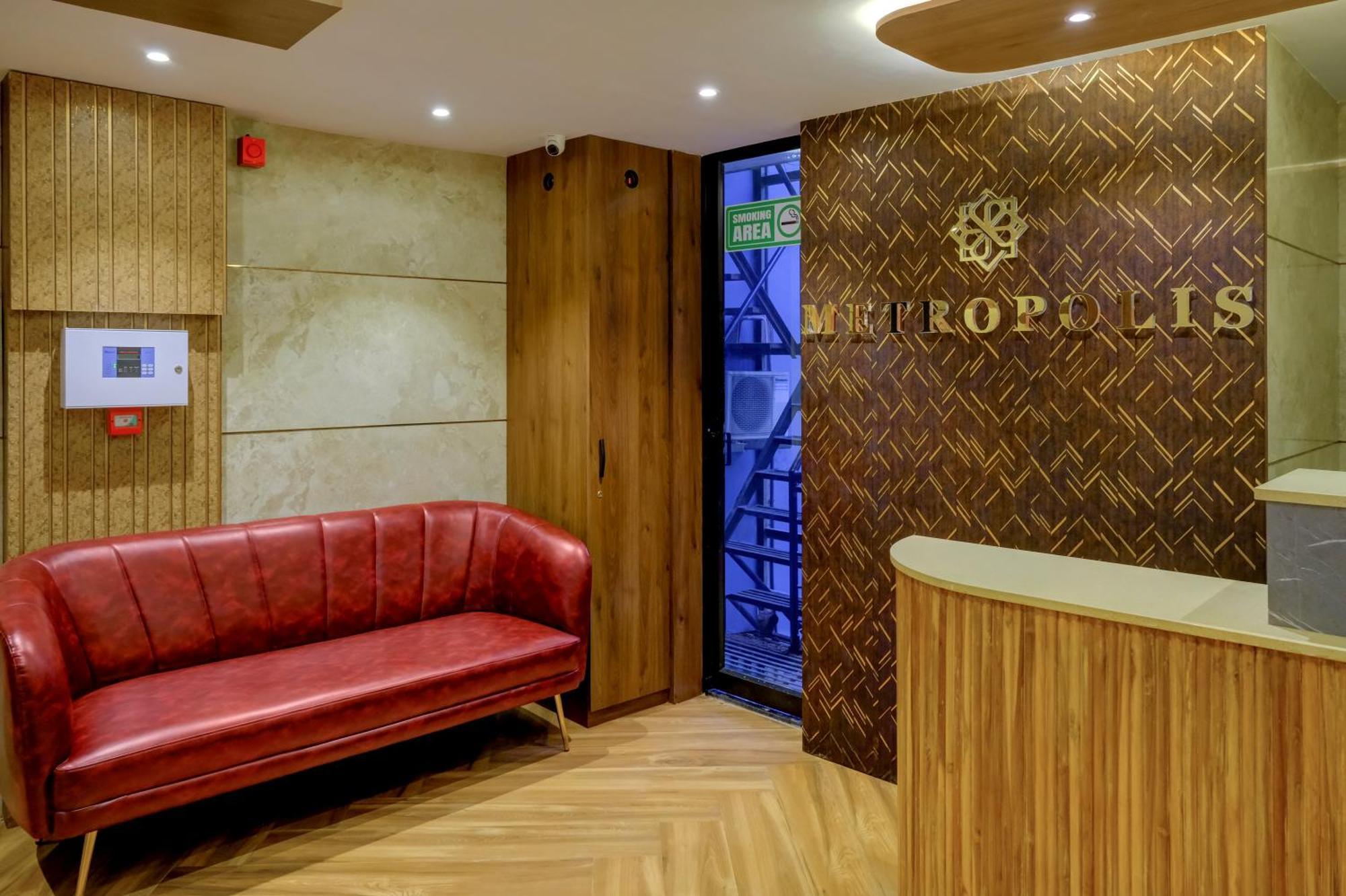 Metropolis Business Hotel Панаджи Экстерьер фото